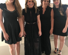 UEL conquista licenciamento de produto dermocosmético à base de Levana Microbiana. - Professoras e pesquisadoras Audrey Lonni e Maria Antonia Celligoi (ao centro); e as pós-graduandas, Gabrielly Terassi Bersaneti e Briani Bigotto - Foto: Divulgação UEL 