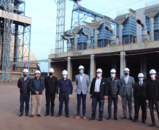 Cascavel, no Oeste do Paraná, recebeu nesta quarta-feira (23) a comitiva do governo federal que está no Estado para uma série de visitas técnicas a fim de avaliar o projeto da Nova Ferroeste. Em encontro com cooperativistas, foi abordado o desempenho da linha férrea já existente (a Ferroeste) e o impacto que a nova ferrovia terá sobre a competitividade do setor produtivo da região. Foto: Alessandro Vieira/AEN