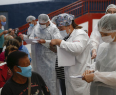 Mais de 4 milhões de paranaenses já receberam a primeira dose da vacina contra a Covid-19. Foram 4.007.506 aplicadas até esta quinta-feira (24), o que significa que 38,36% da população do Estado já iniciou sua imunização.  -  Curitiba, 24/06/2021  -  Foto: Jonatha Campos