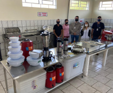 O Governo do Estado e a Prefeitura de Borrazópolis, na região do Vale do Ivaí, entregaram à população nesta semana as instalações reformadas da cozinha e da padaria comunitárias. Ambas tiveram os equipamentos renovados, acrescidos de outros itens que possibilitarão maior diversidade de alimentos e ampliação da listagem de cursos oferecidos no local.  -  Foto:  Divulgação SEAB