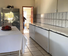 O Governo do Estado e a Prefeitura de Borrazópolis, na região do Vale do Ivaí, entregaram à população nesta semana as instalações reformadas da cozinha e da padaria comunitárias. Ambas tiveram os equipamentos renovados, acrescidos de outros itens que possibilitarão maior diversidade de alimentos e ampliação da listagem de cursos oferecidos no local.  -  Foto:  Divulgação SEAB