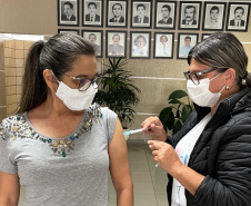 Professores do Núcleo Regional de Educaçào de Cianorte recebem a vacina contra a Covid-19  -  Ciaanorte, 26/05/2021  -  Foto: SEED