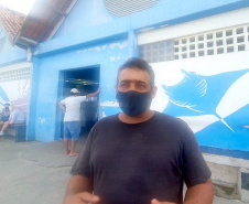 Pescadores de Matinhos anseiam por uma faixa de areia maior. Lopes Fabiano Ramos, conhecido como Sapo. Ele é pescador, diretor do Mercado do Peixe em Matinhos e presidente Associação dos Pescadores da cidade.   -  Curitiba, 01/07/2021  -  Foto: SEDEST/IAT