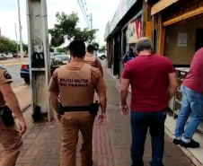 A conceituada avenida Saul Elkind, na zona norte de Londrina, é o principal eixo comercial da cidade mais distante da região central, e além de ser exemplo de estrutura para atender as necessidades dos moradores também se tornou o berço de uma modalidade de policiamento para melhorar a segurança pública do local