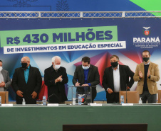 O Governo do Estado vai ampliar em 10% o investimento na educação especial do Paraná. O novo acordo, assinado nesta terça-feira (6) pelo governador Carlos Massa Ratinho Junior, em cerimônia no Palácio Iguaçu, prevê investimentos de R$ 432,3 milhões no ciclo que começa no próximo dia 1º de agosto e vai até o fim de janeiro de 2023. Foto: Jonathan Campos/AEN