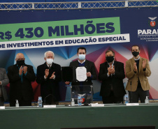 O Governo do Estado vai ampliar em 10% o investimento na educação especial do Paraná. O novo acordo, assinado nesta terça-feira (6) pelo governador Carlos Massa Ratinho Junior, em cerimônia no Palácio Iguaçu, prevê investimentos de R$ 432,3 milhões no ciclo que começa no próximo dia 1º de agosto e vai até o fim de janeiro de 2023. Foto: Jonathan Campos/AEN