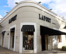 Outro exemplo de produto local é a marca de roupas premium Lafort, de Curitiba. Empresa familiar, foi fundada em 1963 pelo pai de Irit Czerny, atual diretora criativa da marca. Com 250 empregados, a Lafort ganhou projeção nacional pelos tricôs diferenciados, mas hoje aposta em alfaiataria.
Foto: Ari Dias/AEN