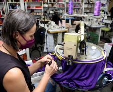 Outro exemplo de produto local é a marca de roupas premium Lafort, de Curitiba. Empresa familiar, foi fundada em 1963 pelo pai de Irit Czerny, atual diretora criativa da marca. Com 250 empregados, a Lafort ganhou projeção nacional pelos tricôs diferenciados, mas hoje aposta em alfaiataria.
Foto: Ari Dias/AEN