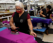 Outro exemplo de produto local é a marca de roupas premium Lafort, de Curitiba. Empresa familiar, foi fundada em 1963 pelo pai de Irit Czerny, atual diretora criativa da marca. Com 250 empregados, a Lafort ganhou projeção nacional pelos tricôs diferenciados, mas hoje aposta em alfaiataria.
Foto: Ari Dias/AEN