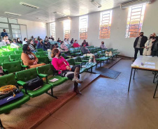 A obra de construção de 32 casas populares aproxima-se da conclusão em Flórida, cidade da região Noroeste do Estado. Com um investimento de R$ 2 milhões do Governo do Paraná, o empreendimento deve ser concluído e entregue aos beneficiários nas próximas semanas.
Foto: Jaime Dallagnol/Cohapar