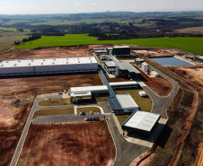 O governador Carlos Massa Ratinho Junior participou nesta quarta-feira (07) da inauguração oficial da primeira unidade industrial da Lacticínios Tirol no Paraná, em Ipiranga, nos Campos Gerais – os testes assépticos, que antecedem a produção comercial, foram iniciados em abril na nova planta. Foto: Jonathan Campos/AEN