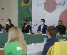 Governador Carlos Massa Ratinho Junior durante solenidade de lançamento nesta quinta-feira (08) no Palácio Iguaçu da campanha Torcida Paraná em Tóquio. O Estado terá a maior delegação de atletas da história do Paraná está na fase final de preparação para os Jogos Olímpicos e Paralímpicos Tóquio-2020 com 35 atletas.Foto Gilson Abreu/AEN