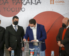 Governador Carlos Massa Ratinho Junior durante solenidade de lançamento nesta quinta-feira (08) no Palácio Iguaçu da campanha Torcida Paraná em Tóquio. O Estado terá a maior delegação de atletas da história do Paraná está na fase final de preparação para os Jogos Olímpicos e Paralímpicos Tóquio-2020 com 35 atletas.Foto Gilson Abreu/AEN