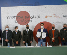 Governador Carlos Massa Ratinho Junior durante solenidade de lançamento nesta quinta-feira (08) no Palácio Iguaçu da campanha Torcida Paraná em Tóquio. O Estado terá a maior delegação de atletas da história do Paraná está na fase final de preparação para os Jogos Olímpicos e Paralímpicos Tóquio-2020 com 35 atletas.Foto Gilson Abreu/AEN