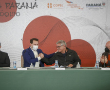 Governador Carlos Massa Ratinho Junior durante solenidade de lançamento nesta quinta-feira (08) no Palácio Iguaçu da campanha Torcida Paraná em Tóquio. O Estado terá a maior delegação de atletas da história do Paraná está na fase final de preparação para os Jogos Olímpicos e Paralímpicos Tóquio-2020 com 35 atletas.Foto Gilson Abreu/AEN