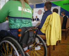 Governador Carlos Massa Ratinho Junior durante solenidade de lançamento nesta quinta-feira (08) no Palácio Iguaçu da campanha Torcida Paraná em Tóquio. O Estado terá a maior delegação de atletas da história do Paraná está na fase final de preparação para os Jogos Olímpicos e Paralímpicos Tóquio-2020 com 35 atletas.Foto Gilson Abreu/AEN