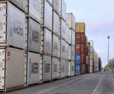 Com 29.081.691 toneladas de cargas movimentadas, os portos do Paraná alcançaram o melhor semestre da história. O volume de produtos importados e exportados entre janeiro e junho de 2021 é 3% maior que o registrado no mesmo período de 2020, quanto foram 28.177.335 toneladas.  - Paranaguá, 08/07/2021  -  Foto: Claudio Neves/Portos do Paraná