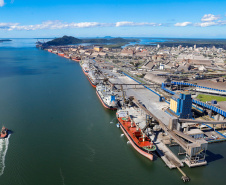 Com 29.081.691 toneladas de cargas movimentadas, os portos do Paraná alcançaram o melhor semestre da história. O volume de produtos importados e exportados entre janeiro e junho de 2021 é 3% maior que o registrado no mesmo período de 2020, quanto foram 28.177.335 toneladas.  - Paranaguá, 08/07/2021  -  Foto: Rodrigo Félix Leal