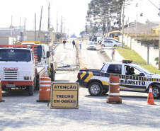 O secretário do Desenvolvimento Urbano e de Obras Públicas (SEDU), João Carlos Ortega, mais a diretora de Operações do Paranacidade, Camila Mileke Scucato, e o analista de desenvolvimento Municipal do Paranacidade, Luiz Antonio Xavier da Silveira, fizeram vistoria da obra de pavimentação com concreto, em execução no Município de Fazenda Rio Grande, na Região Metropolitana de Curitiba.  -  Curitiba,  - Fazenda Rio Grande, 08/07/2021  -  Foto: Gustavo Pontes