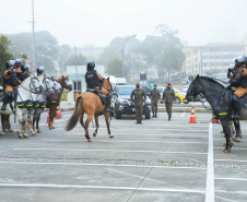 O governador Carlos Massa Ratinho Junior recebeu nesta sexta-feira (9), no Palácio Iguaçu, o comandante-geral do Exército Brasileiro, general Paulo Sérgio Nogueira de Oliveira, e uma comitiva com o alto comando da instituição militar. -  Curitiba, 09/07/2021  -  Foto: José Fernando Ogura/AEN