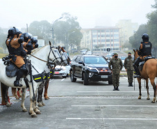 O governador Carlos Massa Ratinho Junior recebeu nesta sexta-feira (9), no Palácio Iguaçu, o comandante-geral do Exército Brasileiro, general Paulo Sérgio Nogueira de Oliveira, e uma comitiva com o alto comando da instituição militar. -  Curitiba, 09/07/2021  -  Foto: José Fernando Ogura/AEN