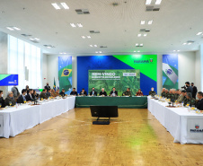 O governador Carlos Massa Ratinho Junior recebeu nesta sexta-feira (9), no Palácio Iguaçu, o comandante-geral do Exército Brasileiro, general Paulo Sérgio Nogueira de Oliveira, e uma comitiva com o alto comando da instituição militar. -  Curitiba, 09/07/2021  -  Foto: José Fernando Ogura/AEN
