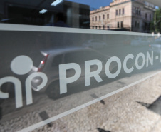O Procon-PR, da Secretaria de Justiça, Família e Trabalho do governo do Paraná, registrou neste primeiro semestre de 2021 um total de 92.050 reclamações, sendo que 80% dos casos registrados foram solucionados.   -  Foto: Geraldo Bubniak/ANPr