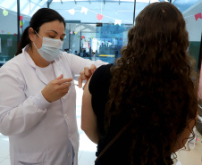 Mais de 5 milhões de paranaenses foram imunizados contra Covid-19, quase 60% do público vacinável


Foto: Ari Dias/AEN
