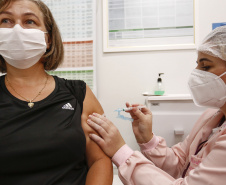 Mais de 5 milhões de paranaenses foram imunizados contra Covid-19, quase 60% do público vacinável
Foto: Jonathan Campos/AEN
