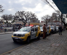 Fiscalizações da AIFU interditam 11 pontos comerciais e dispersam 1,1 mil pessoas neste final de semana em Curitiba
Foto: PMPR