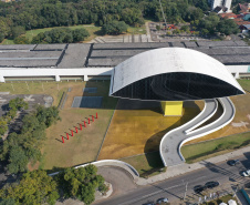 O Museu Oscar Niemeyer (MON) oferece nova prática artística na próxima quarta-feira (14/7). A oficina on-line “Varal Sensorial” demonstrará como explorar a relação dos nossos sentidos com objetos e ambientes do dia a dia. Foto: Alessandro Vieira

