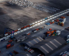 A quantidade de vagões e o volume de cargas movimentadas via ferrovia com origem ou destino ao Porto de Paranaguá aumentaram no primeiro semestre.
Foto: Rodrigo Felix Leal