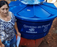 O projeto Caixa d'Água Boa, desenvolvido pela Secretaria de Justiça, Família e Trabalho (Sejuf) em parceria com a Sanepar, chegou nesta semana a mais 875 famílias em situação de vulnerabilidade social em 33 municípios do Paraná.  -  Foto: Sanepar