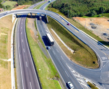 Novo viaduto melhora mobilidade na BR-277 e traz mais segurança a moradores de Campo Largo. A obra foi inaugurada oficialmente nesta quarta-feira (14) pelo governador Carlos Massa Ratinho Junior.  -  Curitiba, 14/07/2021  -  foto: Rodrigo Félix Leal