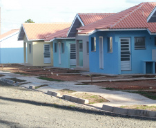 Trinta famílias de Sâo João do Triunfo participaram nesta quinta-feira (15), na Câmara Municipal, do sorteio que definiu as casas que serão ocupadas por cada uma delas no Residencial José Euclides dos Santos Neto. O empreendimento faz parte do programa Casa Fácil Paraná e será entregue aos beneficiários entre o fim de julho e o início de agosto. (Foto: Alessandro Vieira/AEN)