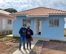 Trinta famílias de Sâo João do Triunfo participaram nesta quinta-feira (15), na Câmara Municipal, do sorteio que definiu as casas que serão ocupadas por cada uma delas no Residencial José Euclides dos Santos Neto. O empreendimento faz parte do programa Casa Fácil Paraná e será entregue aos beneficiários entre o fim de julho e o início de agosto. (Foto: Alessandro Vieira/AEN)