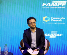 A Fomento Paraná formalizou uma parceria com o Sebrae para utilizar o Fundo de Aval às Micro e Pequenas Empresas (Fampe) como garantia nas operações de microcrédito contratadas pela instituição em todo o estado. A medida vai facilitar e ampliar o acesso ao crédito da instituição para micro e pequenos empreendedores.  -  Curitiba, 15/07/2021  -  Foto: Ari Dias/AEN