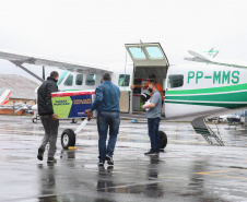 Em seis meses entregando vacinas para todo o Paraná, aeronaves da Casa Militar somam onze dias em horas de voo  - Foto: Geraldo Bubniak/AEN