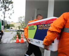 Em seis meses entregando vacinas para todo o Paraná, aeronaves da Casa Militar somam onze dias em horas de voo  - Foto: Geraldo Bubniak/AEN