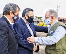 O secretário de Estado da Saúde, Beto Preto acompanha o  ministro da Saúde, Marcelo Queiroga, nesta terça-feira (20) na vacinação contra a Covid-19 dos paranaenses em Foz do Iguaçu, no Oeste. Foto: Gilson Abreu/AEN