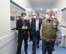 O secretário de Estado da Saúde, Beto Preto acompanha o ministro da Saúde, Marcelo Queiroga, nesta terça-feira (20) no Hospital Municipal Padre Germano Lauck  em Foz do Iguaçu. Foto: Gilson Abreu/AEN