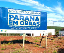 Técnicos da Cohapar vistoriaram nesta quarta-feira (21) as obras de dois novos conjuntos em construção pelo Governo do Estado no Norte Pioneiro. São 47 novas moradias em Figueira e 74 em Curiúva, que recebem investimentos de R$ 9,5 milhões do programa Casa Fácil Paraná. (Foto: Michael Faleiros/Cohapar)