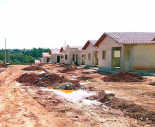 Técnicos da Cohapar vistoriaram nesta quarta-feira (21) as obras de dois novos conjuntos em construção pelo Governo do Estado no Norte Pioneiro. São 47 novas moradias em Figueira e 74 em Curiúva, que recebem investimentos de R$ 9,5 milhões do programa Casa Fácil Paraná. (Foto: Michael Faleiros/Cohapar)