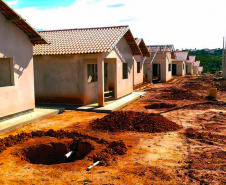 Técnicos da Cohapar vistoriaram nesta quarta-feira (21) as obras de dois novos conjuntos em construção pelo Governo do Estado no Norte Pioneiro. São 47 novas moradias em Figueira e 74 em Curiúva, que recebem investimentos de R$ 9,5 milhões do programa Casa Fácil Paraná. (Foto: Michael Faleiros/Cohapar)