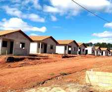 Técnicos da Cohapar vistoriaram nesta quarta-feira (21) as obras de dois novos conjuntos em construção pelo Governo do Estado no Norte Pioneiro. São 47 novas moradias em Figueira e 74 em Curiúva, que recebem investimentos de R$ 9,5 milhões do programa Casa Fácil Paraná. (Foto: Michael Faleiros/Cohapar)