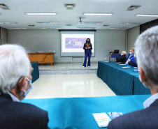 O governador em exercício Darci Piana, conheceu nesta quarta-feira (21), em Londrina, na Região Norte, as instalações da Fiação Bratac, um dos principais elos da cadeia no Estado, responsável pela produção do bicho-da-seda e do fio e também pela comercialização do produto final.  -  Londrina, 21/07/2021  -  Foto: José Fernando Ogura/AEN