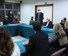 O governador em exercício Darci Piana, conheceu nesta quarta-feira (21), em Londrina, na Região Norte, as instalações da Fiação Bratac, um dos principais elos da cadeia no Estado, responsável pela produção do bicho-da-seda e do fio e também pela comercialização do produto final.  -  Londrina, 21/07/2021  -  Foto: José Fernando Ogura/AEN