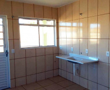  Técnicos da Cohapar realizaram nesta quinta-feira (22) a última vistoria da obra de construção de 56 casas populares em Cambará, no Norte Pioneiro, que serão entregues em agosto. A seleção dos beneficiários está em andamento e 30 famílias já foram aprovadas de acordo com os critérios do programa Casa Fácil Paraná. Foto: Lucio Bonacin/Cohapar