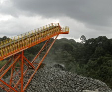 A produção mineral comercializada no Paraná (bruta e beneficiada) aumentou de 10% de 2019 para 2020, passando de 51,15 milhões para 56,24 milhões de toneladas, segundo o Informe Mineral 06/2021, elaborado pela Divisão de Geologia do Instituto Água e Terra, da Secretaria de Estado do Desenvolvimento Sustentável e do Turismo. -  Curitiba, 26/07/2021   -  Foto: SEDEST