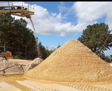 A produção mineral comercializada no Paraná (bruta e beneficiada) aumentou de 10% de 2019 para 2020, passando de 51,15 milhões para 56,24 milhões de toneladas, segundo o Informe Mineral 06/2021, elaborado pela Divisão de Geologia do Instituto Água e Terra, da Secretaria de Estado do Desenvolvimento Sustentável e do Turismo. -  Curitiba, 26/07/2021   -  Foto: SEDEST